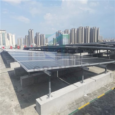 Mounting hnub ci panels ntawm lub ru tsev tiaj